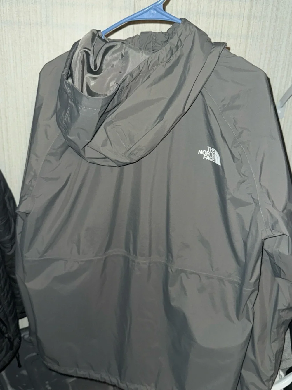The North Face Men's Hooded Windbreaker Jacket - Gray